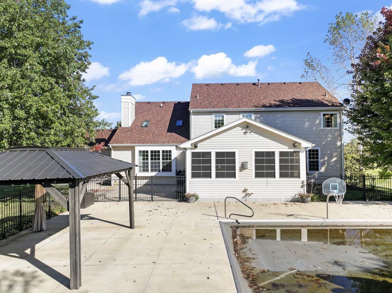 9307 Daniel Lane Spring Grove, IL 60081 - Photo 64 of 70 a front view of a house with a yard