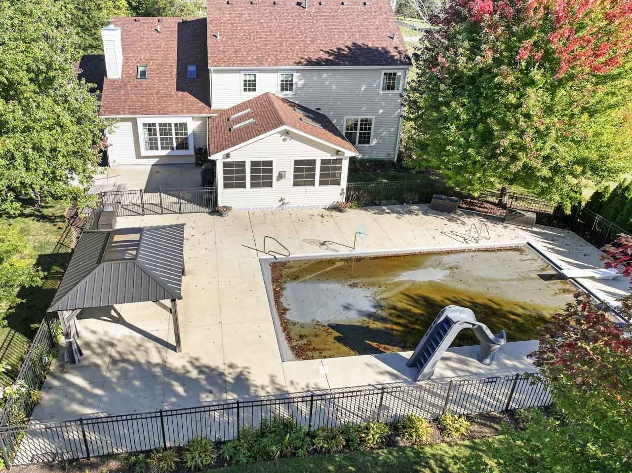 9307 Daniel Lane Spring Grove, IL 60081 - Photo 66 of 70 an aerial view of a house with swimming pool