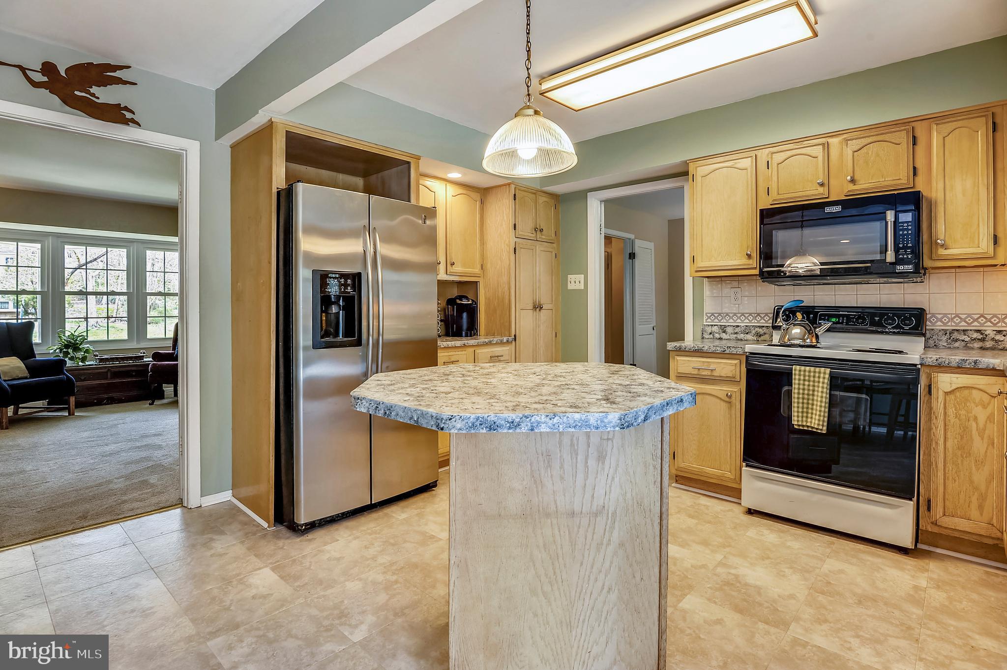 8779 Oxwell Lane Laurel, MD 20708 - Photo 13 of 40 Stainless steel appliances and center island