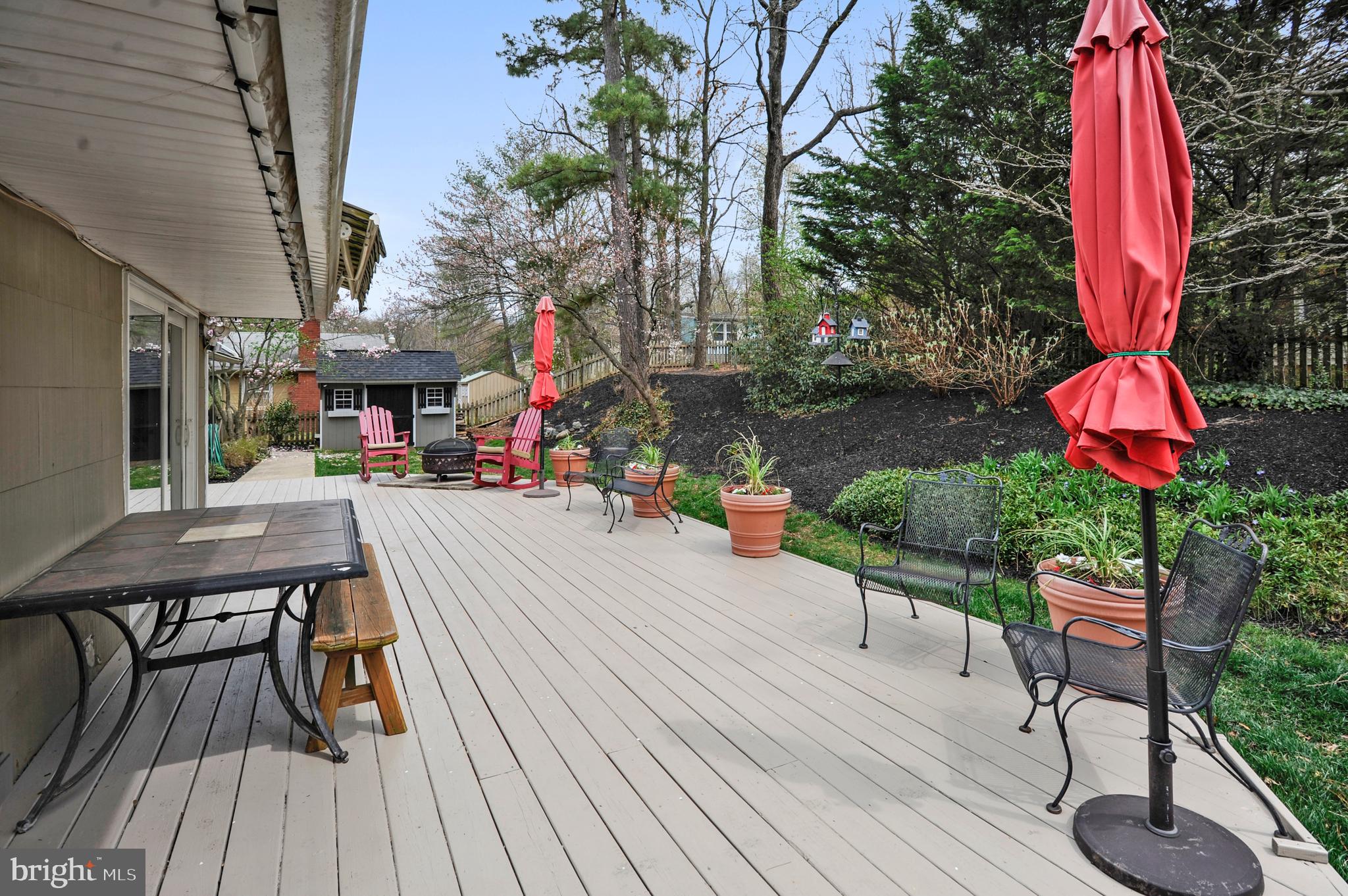 Expansive deck - great for entertaining!