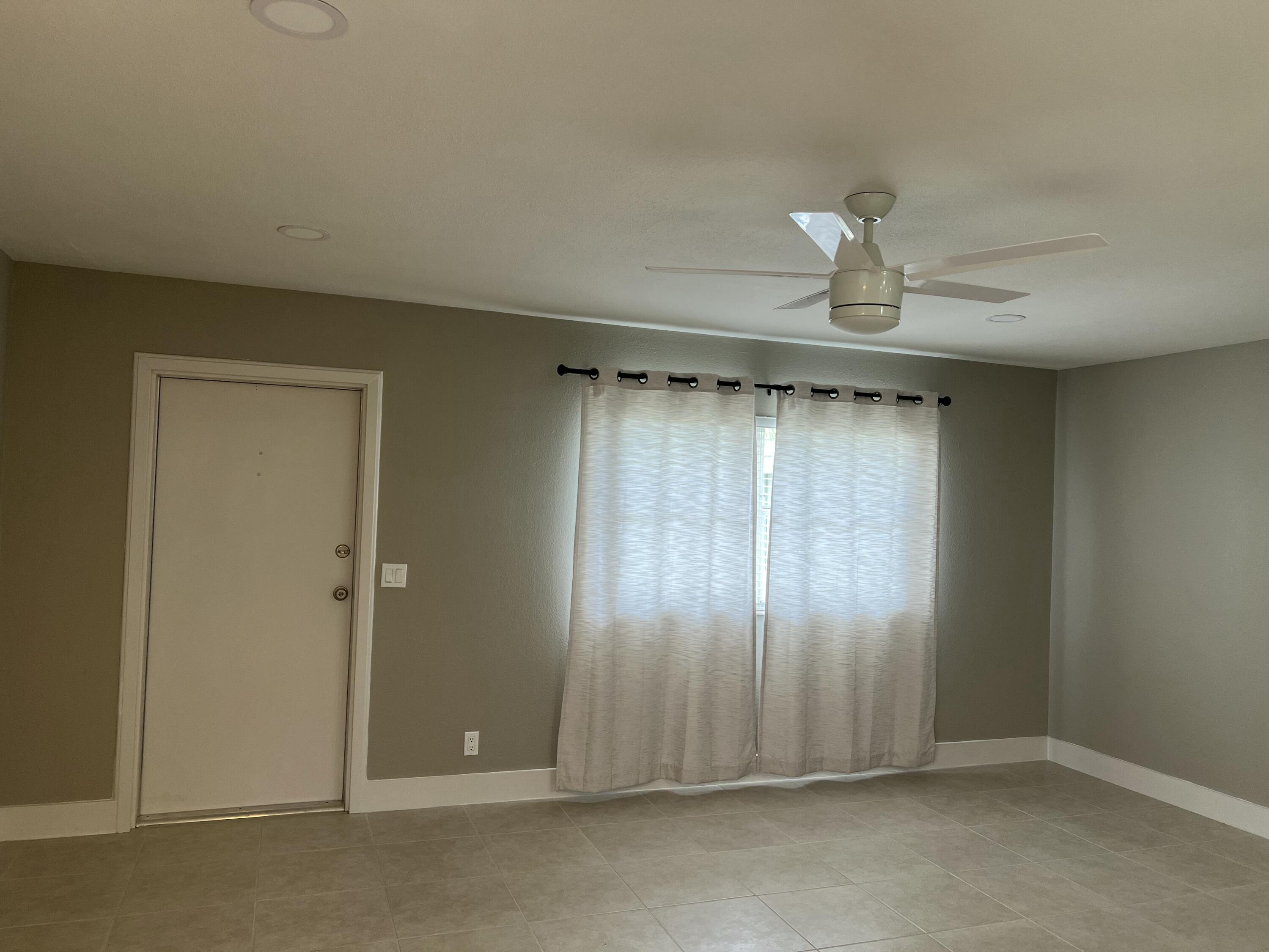 267 Flanders F Delray Beach, FL 33484 - Photo 3 of 8 IMG_0649