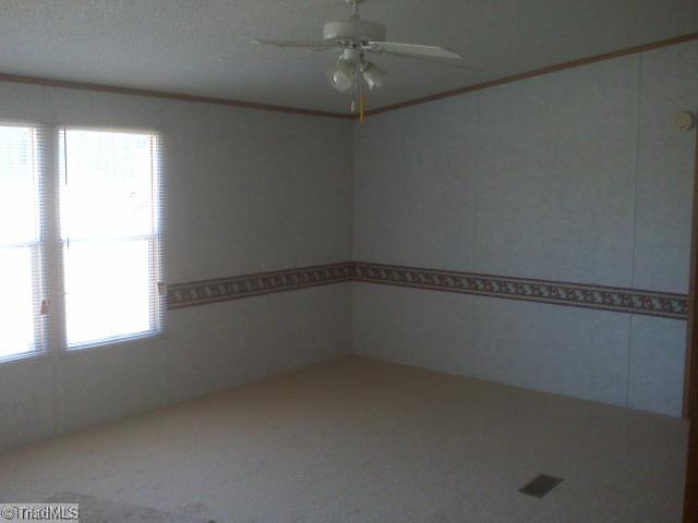 172 Mallard Road Madison, NC 27025 - Photo 2 of 4 Living Room.