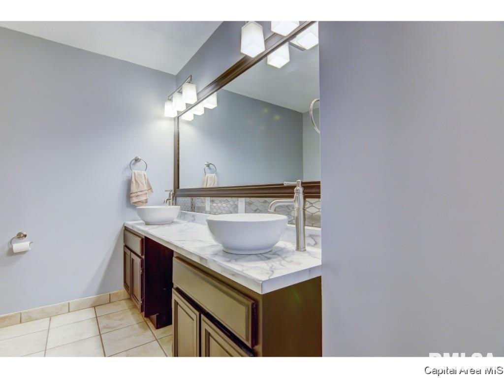 6937 Mechanicsburg Road Springfield, IL 62712 - Photo 8 of 35