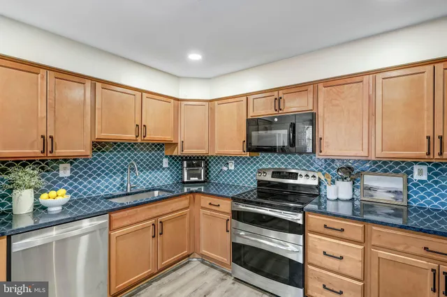 $510,000 | 5625 Independence Circle, Alexandria, VA 22312
