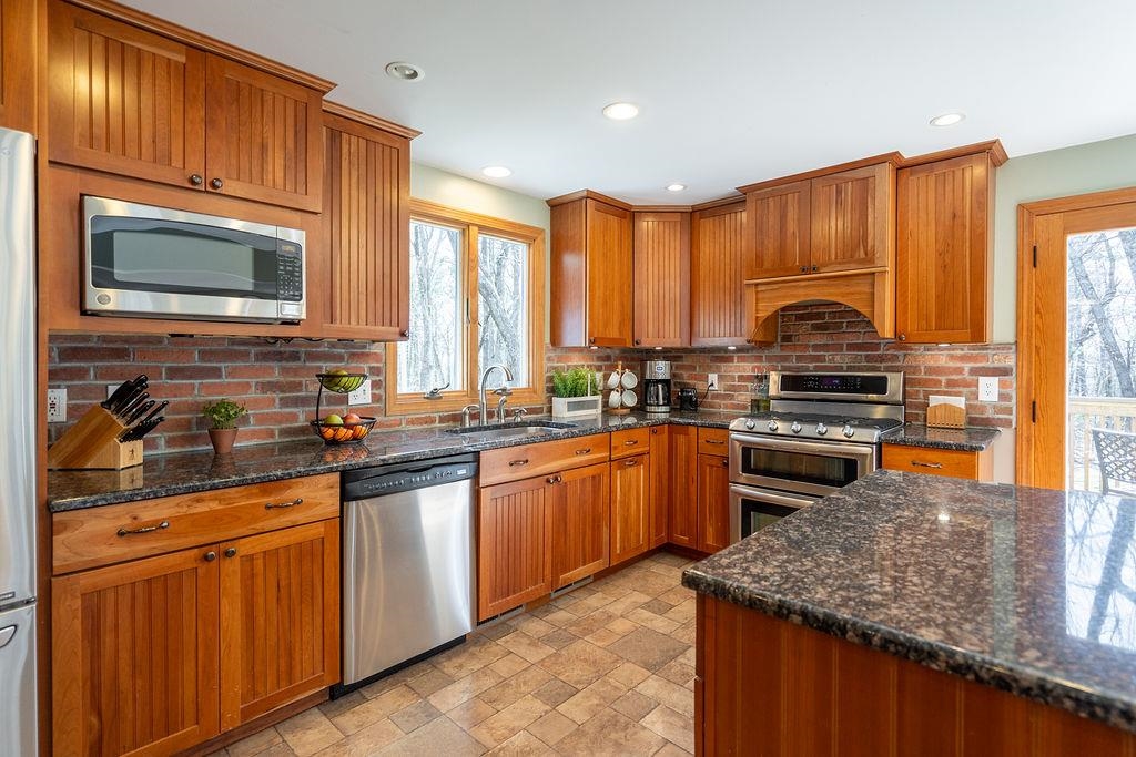 46 Westview Road Brookline, NH 03033 - Photo 4 of 40