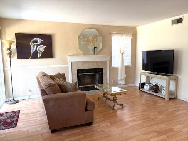8317 Honeycomb Way Sacramento, CA 95828 - Photo 4 of 7 a living room with furniture and a flat screen tv