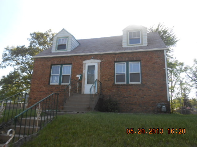 18142 Ridgewood Avenue Lansing, IL 60438 - Photo 1 of 11 a front view of a house with a garden
