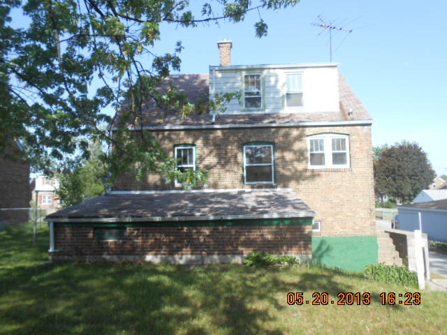 18142 Ridgewood Avenue Lansing, IL 60438 - Photo 2 of 11 a view of a house with a yard