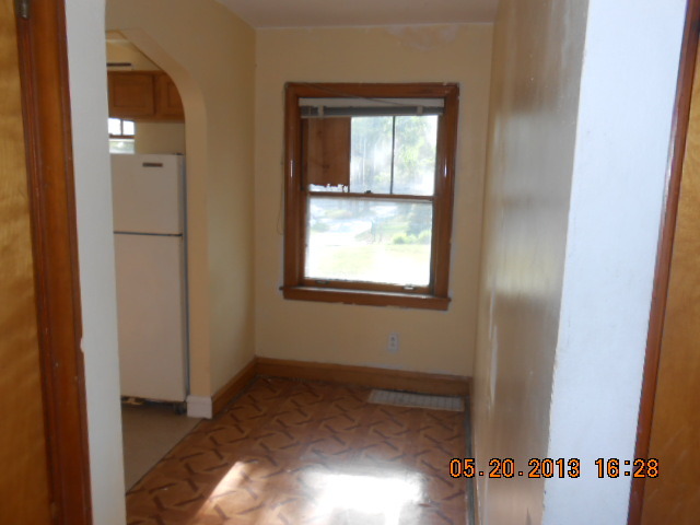 18142 Ridgewood Avenue Lansing, IL 60438 - Photo 6 of 11 a view of an empty room with a window