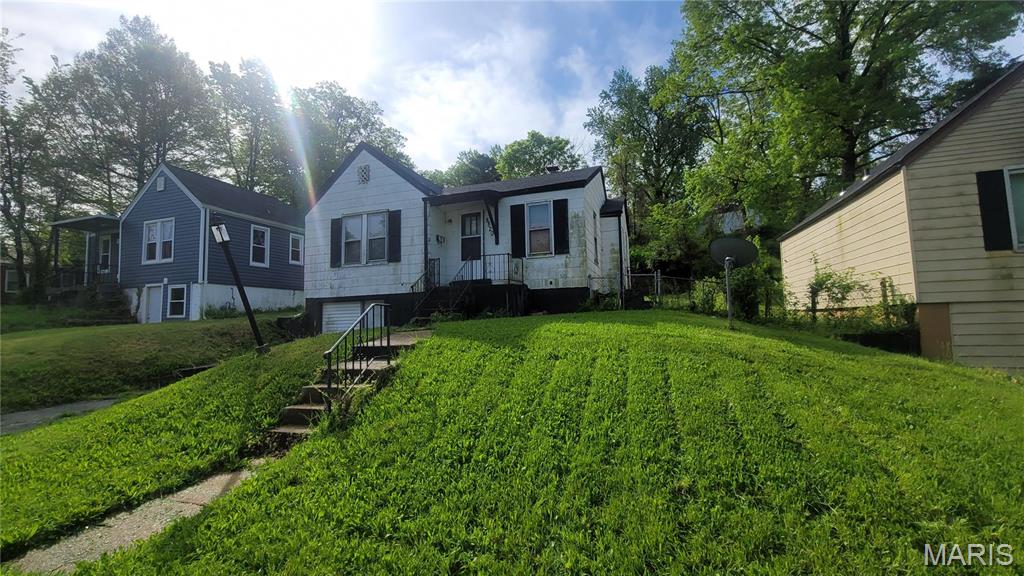 8820 Eichler Place St. Louis, MO 63136 - Photo 2 of 17