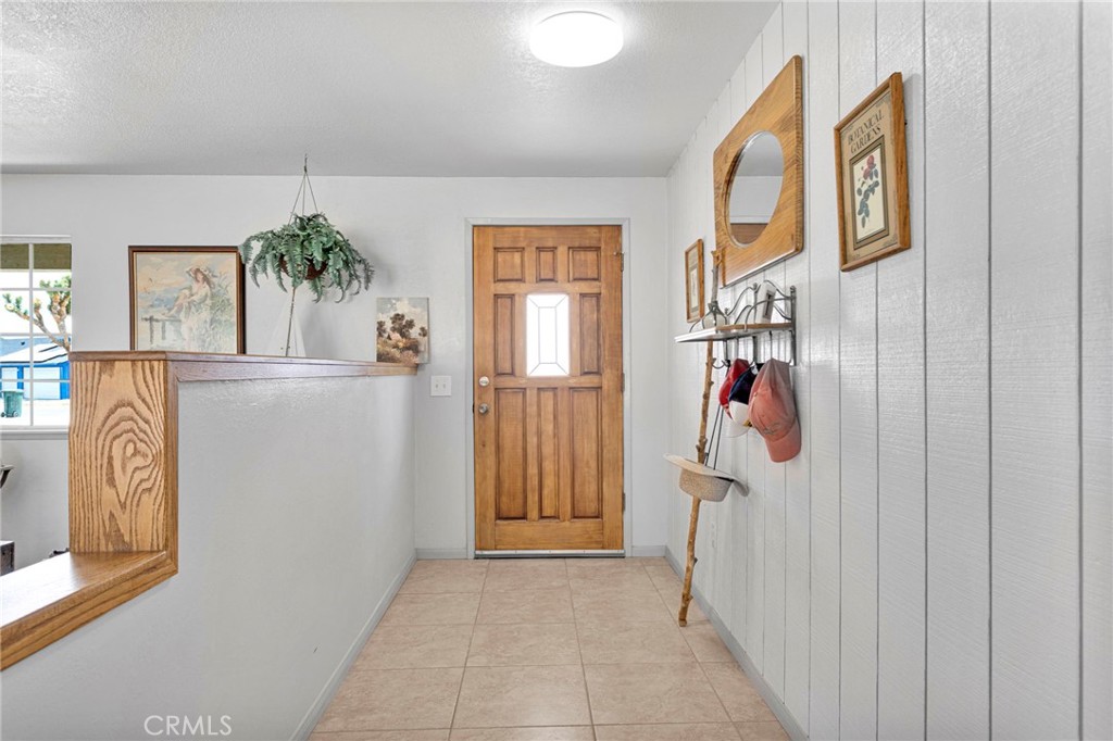 14204 Crow Road Apple Valley, CA 92307 - Photo 5 of 58