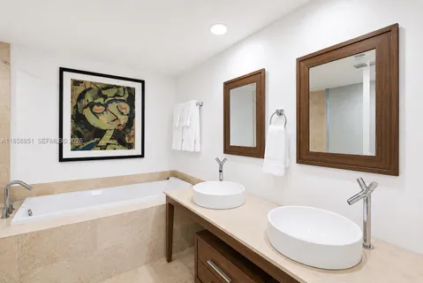 $825,000 | 495 Brickell Avenue, Unit 411, Miami, FL 33131