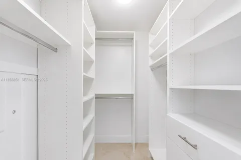 $825,000 | 495 Brickell Avenue, Unit 411, Miami, FL 33131
