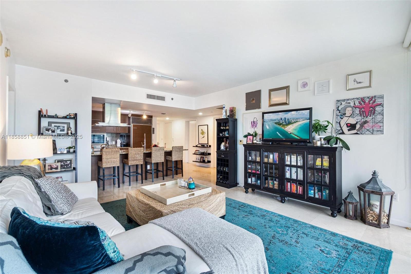 495 Brickell Avenue, Unit 411 Miami, FL 33131 - Photo 4 of 34