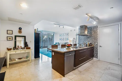 $825,000 | 495 Brickell Avenue, Unit 411, Miami, FL 33131
