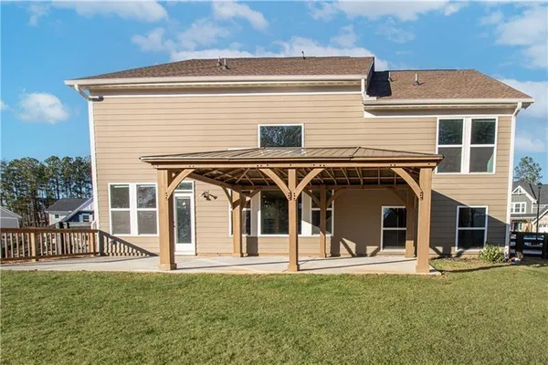 a view of a house with a yard