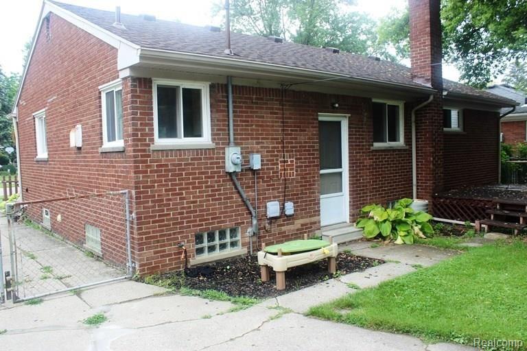 1679 Hampton Road Mount Clemens, MI 48043 - Photo 2 of 21 IMG_9977 - Copy.jpg