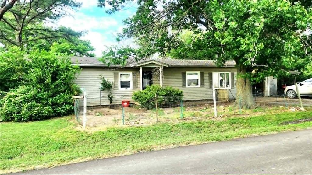 300 North Cayuga Street Frontenac, KS 66763 - Photo 1 of 12