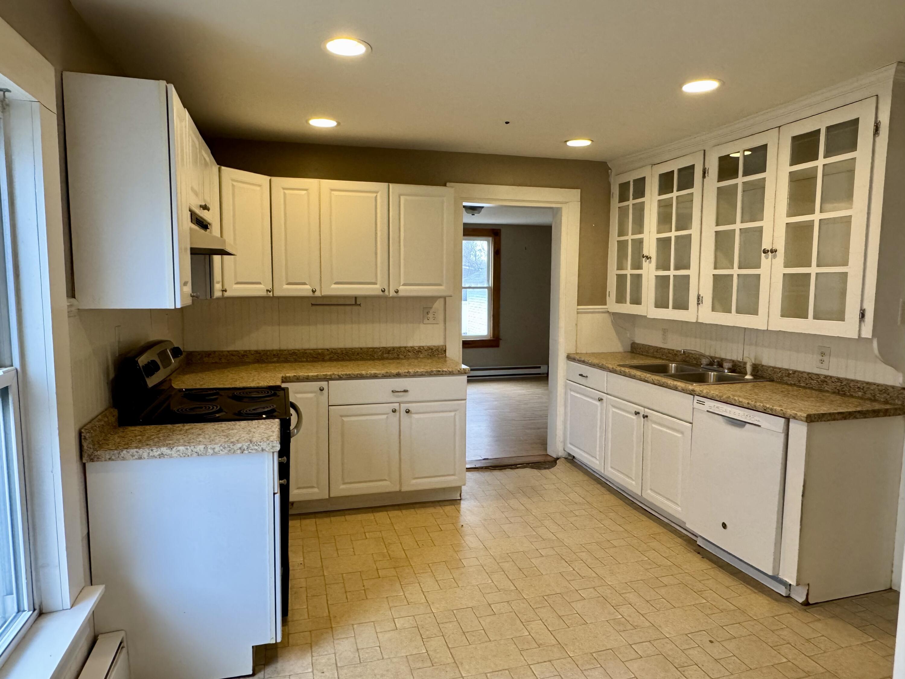 8 Lozier Place Plattsburgh, NY 12901 - Photo 4 of 17