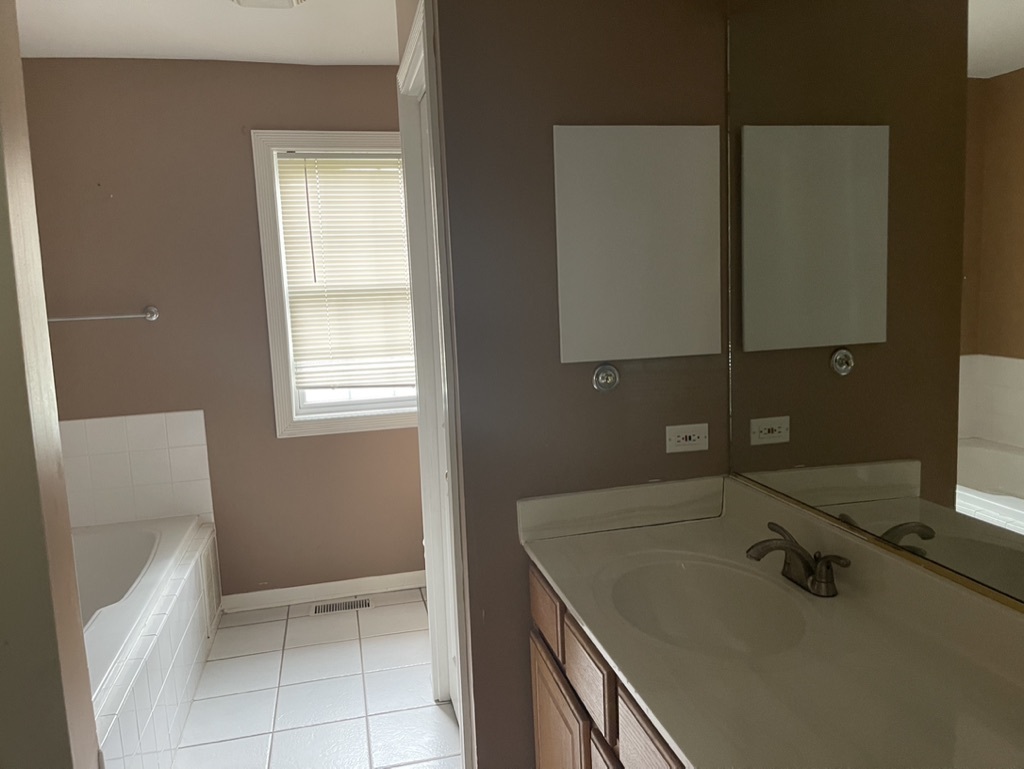 791 Braeburn Road Inverness, IL 60067 - Photo 14 of 14 a bathroom with a sink and a toilet