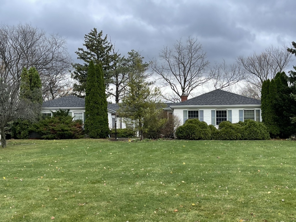 791 Braeburn Road Inverness, IL 60067 - Photo 2 of 14 a front view of a house with a yard