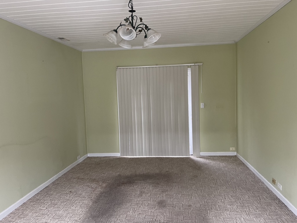 791 Braeburn Road Inverness, IL 60067 - Photo 8 of 14 a view of a livingroom with a ceiling fan