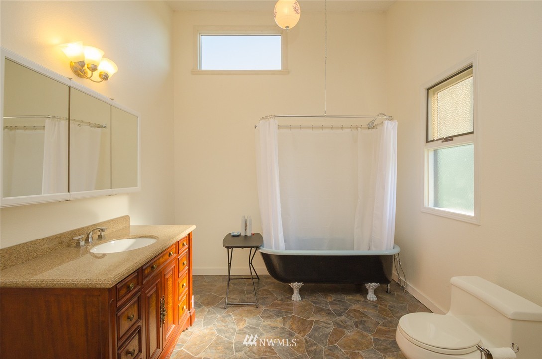 2713 Russell Road Centralia, WA 98531 - Photo 12 of 24 Gallery Image 12