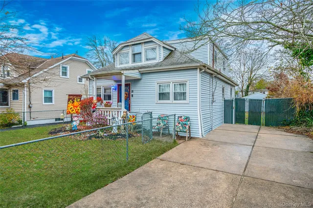 $599,000 | 21 South Summit Avenue, Patchogue, NY 11772