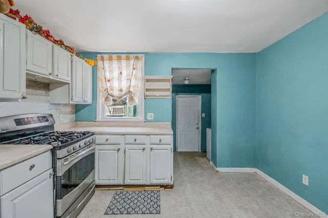 $599,000 | 21 South Summit Avenue, Patchogue, NY 11772