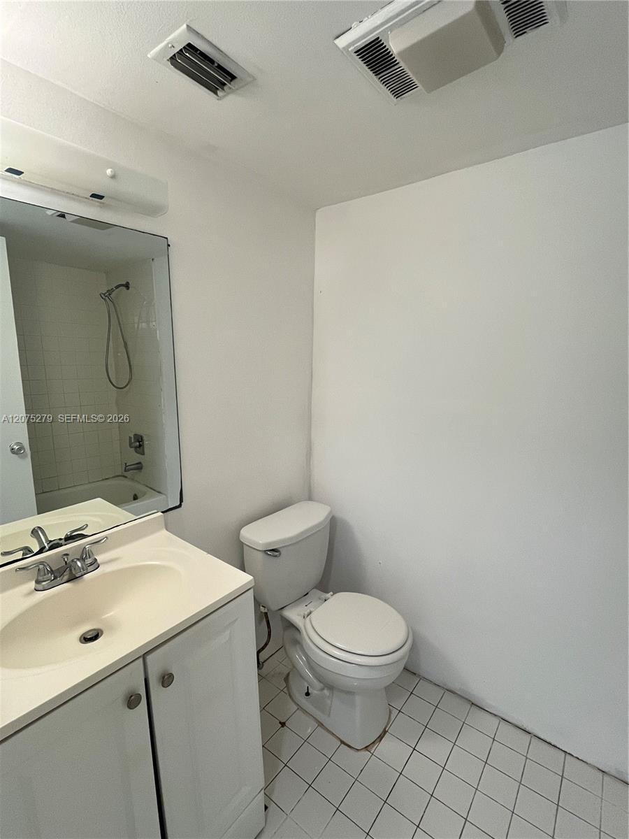 3252 Foxcroft Road, Unit 104 Miramar, FL 33025 - Photo 9 of 14 Gallery Image 9