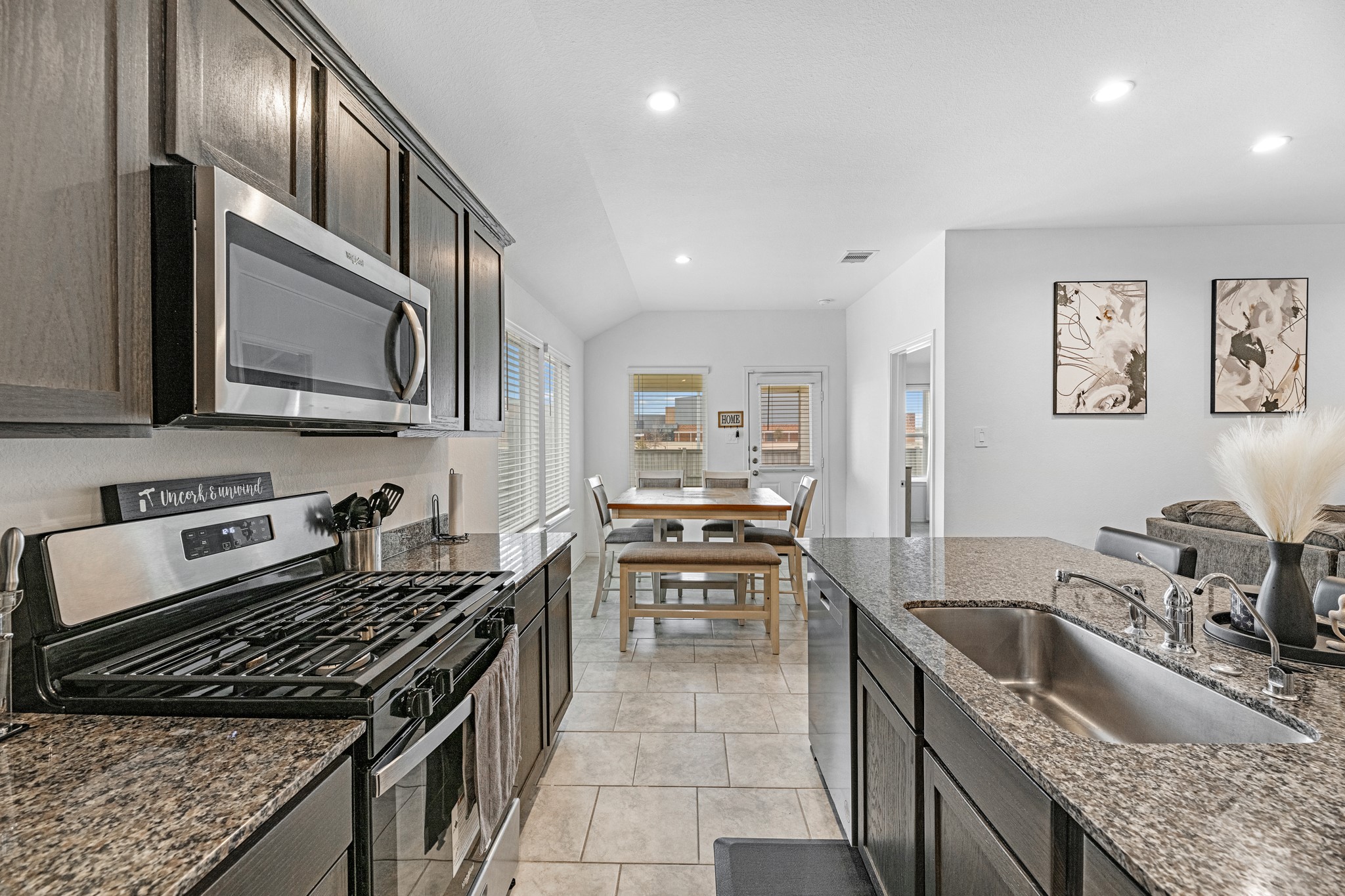 7534 Cynomys Court Rosharon, TX 77583 - Photo 8 of 35 Kitchen!
