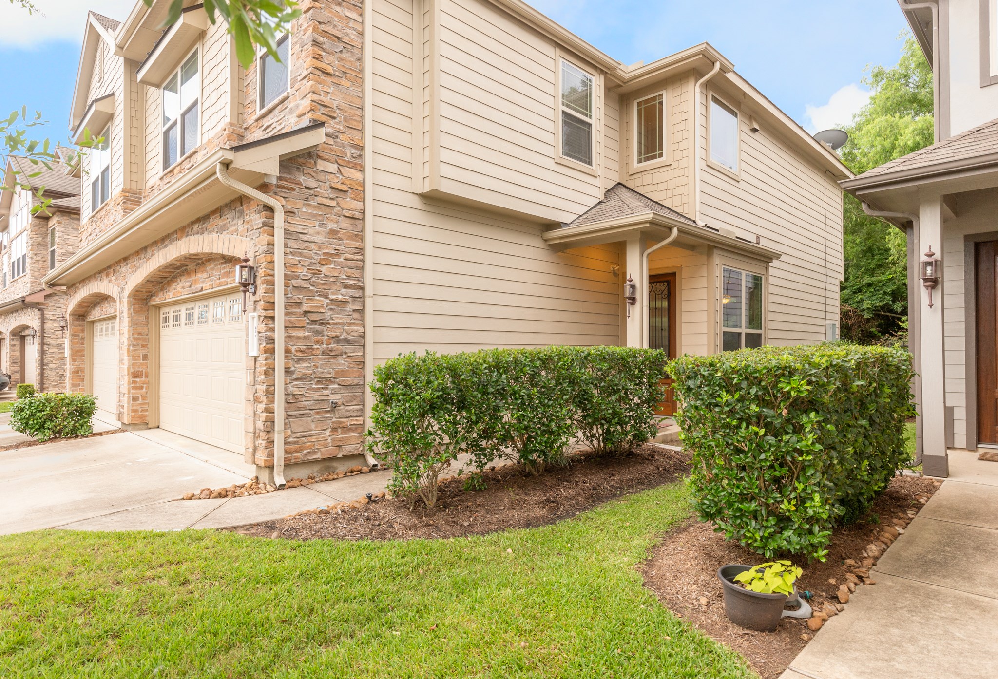 87 Aventura Place Spring, TX 77389 - Photo 3 of 32 Gallery Image 3