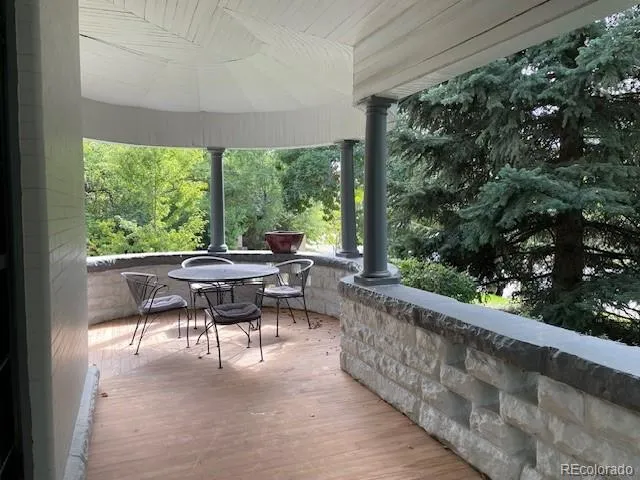 a house view with a outdoor space