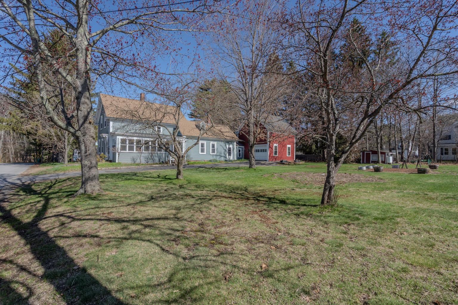 8 Adams Avenue Rochester, NH 03867 - Photo 2 of 35