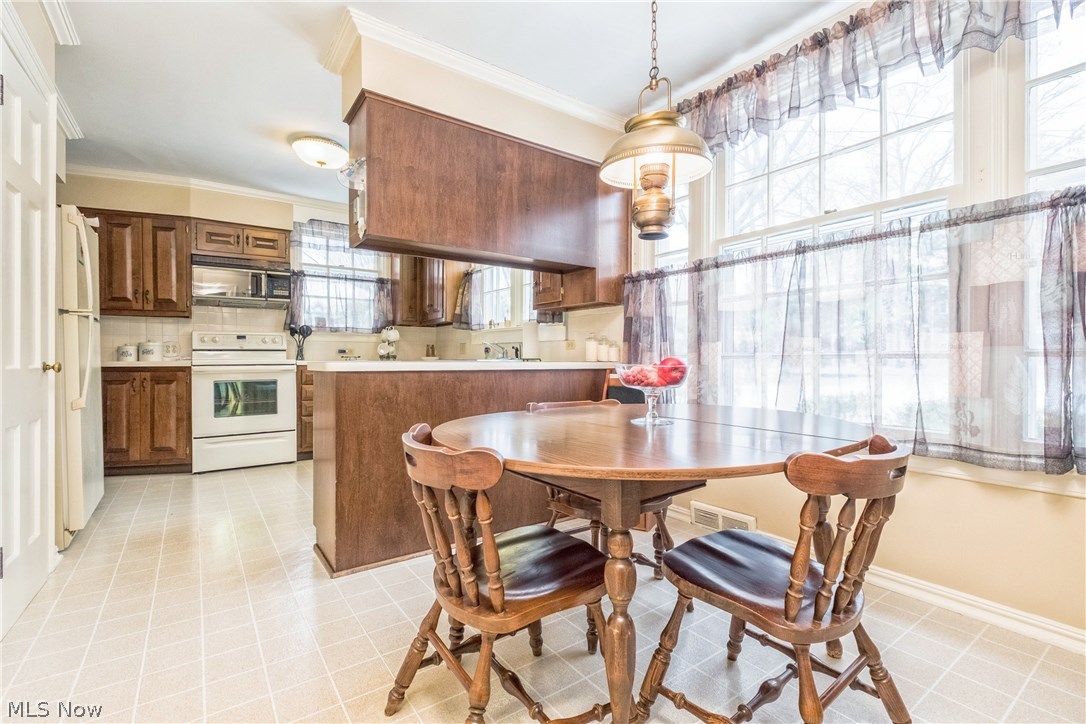 130 Overhill Road Youngstown, OH 44512 - Photo 8 of 29 Gallery Image 8