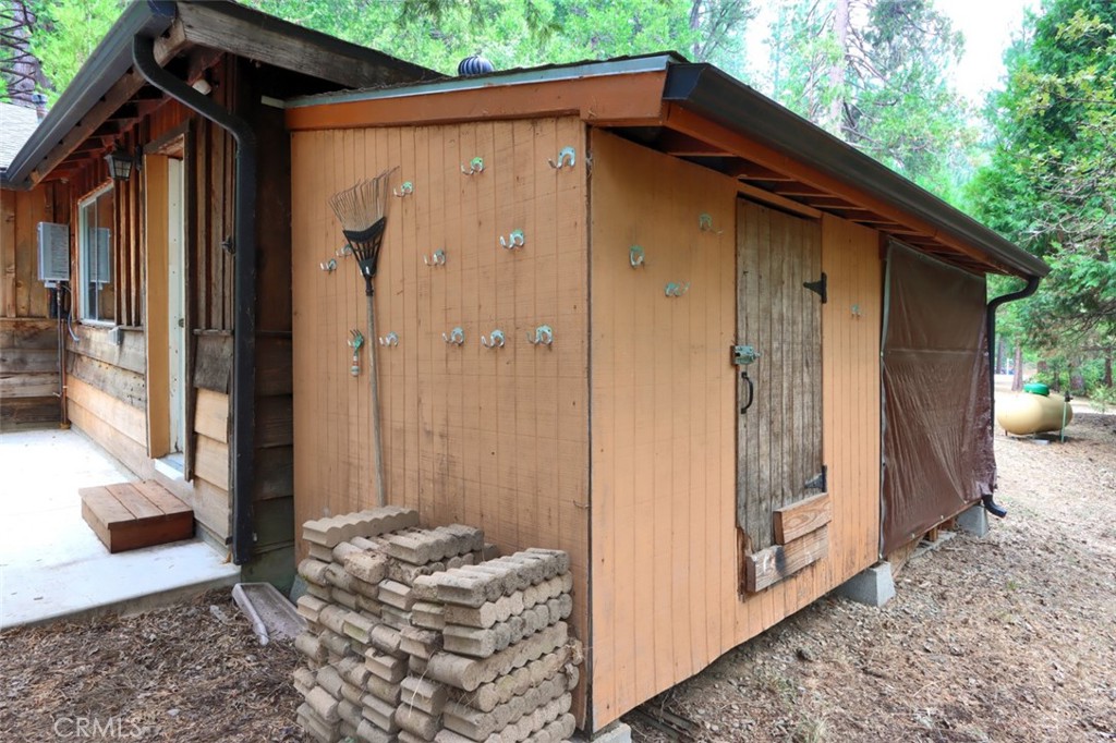 7115 Hites Cove Road Mariposa, CA 95338 - Photo 29 of 48 a backyard of a house with seating space