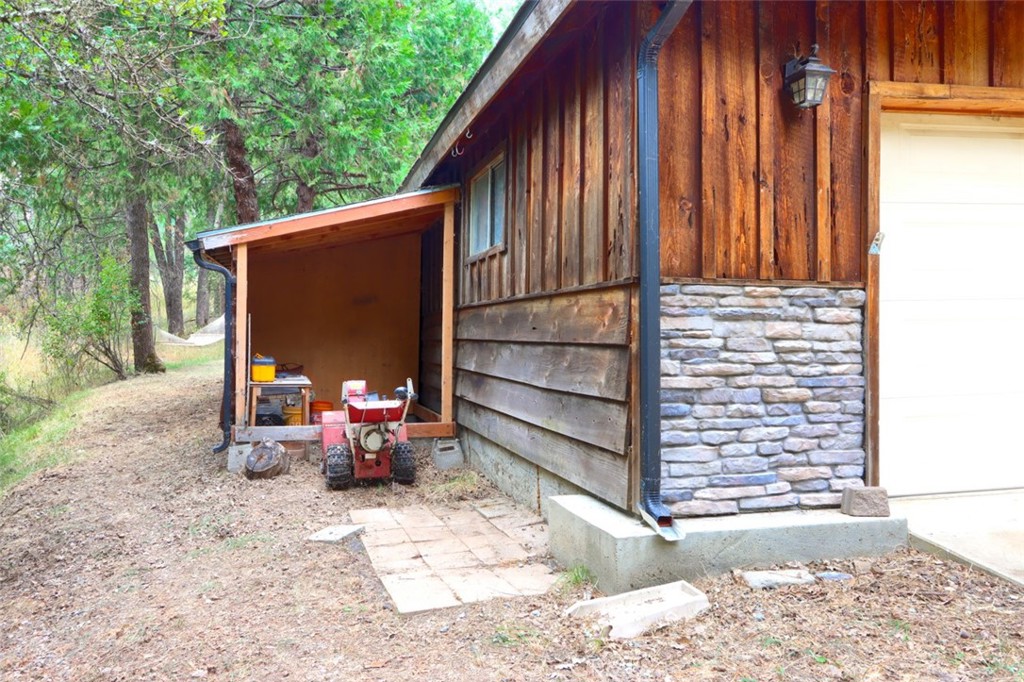 7115 Hites Cove Road Mariposa, CA 95338 - Photo 30 of 48 a view of outdoor space and yard