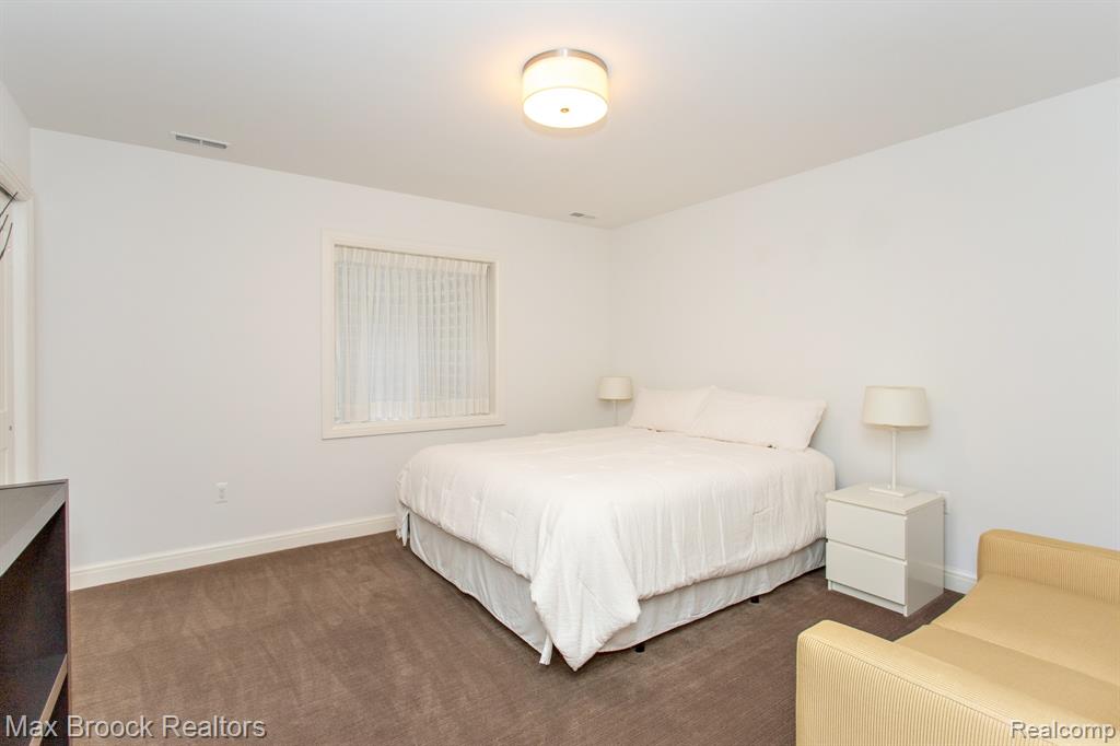 25925 York Road Royal Oak, MI 48067 - Photo 79 of 88