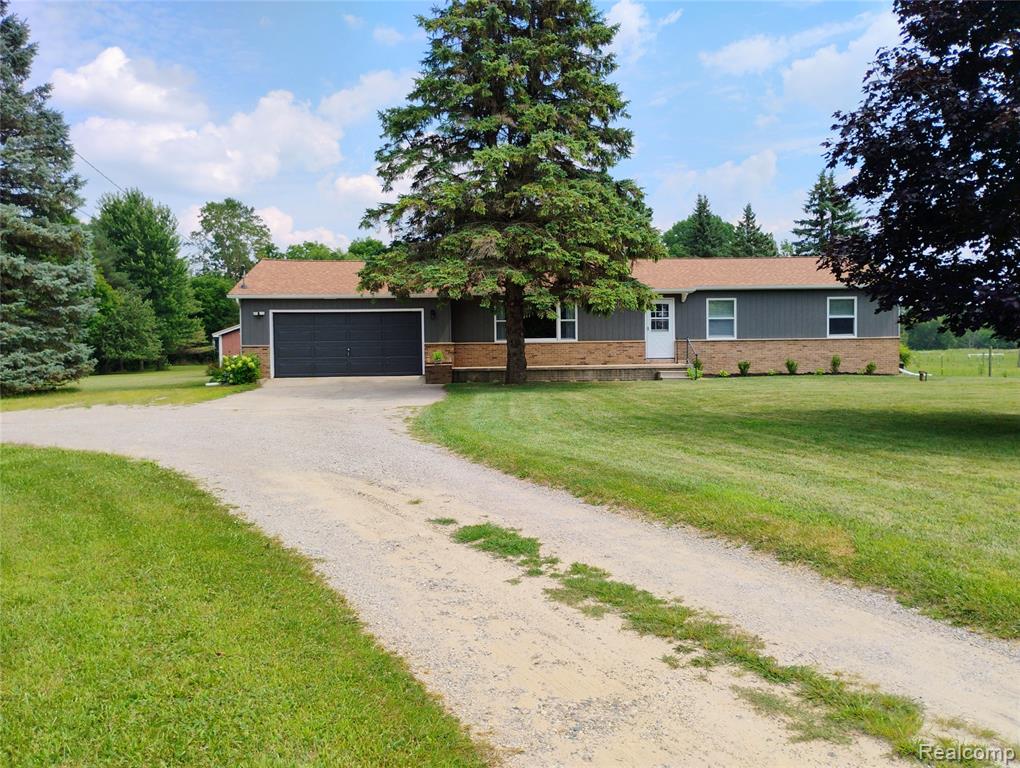 3166 North Oak Road Davison, MI 48423 - Photo 1 of 32