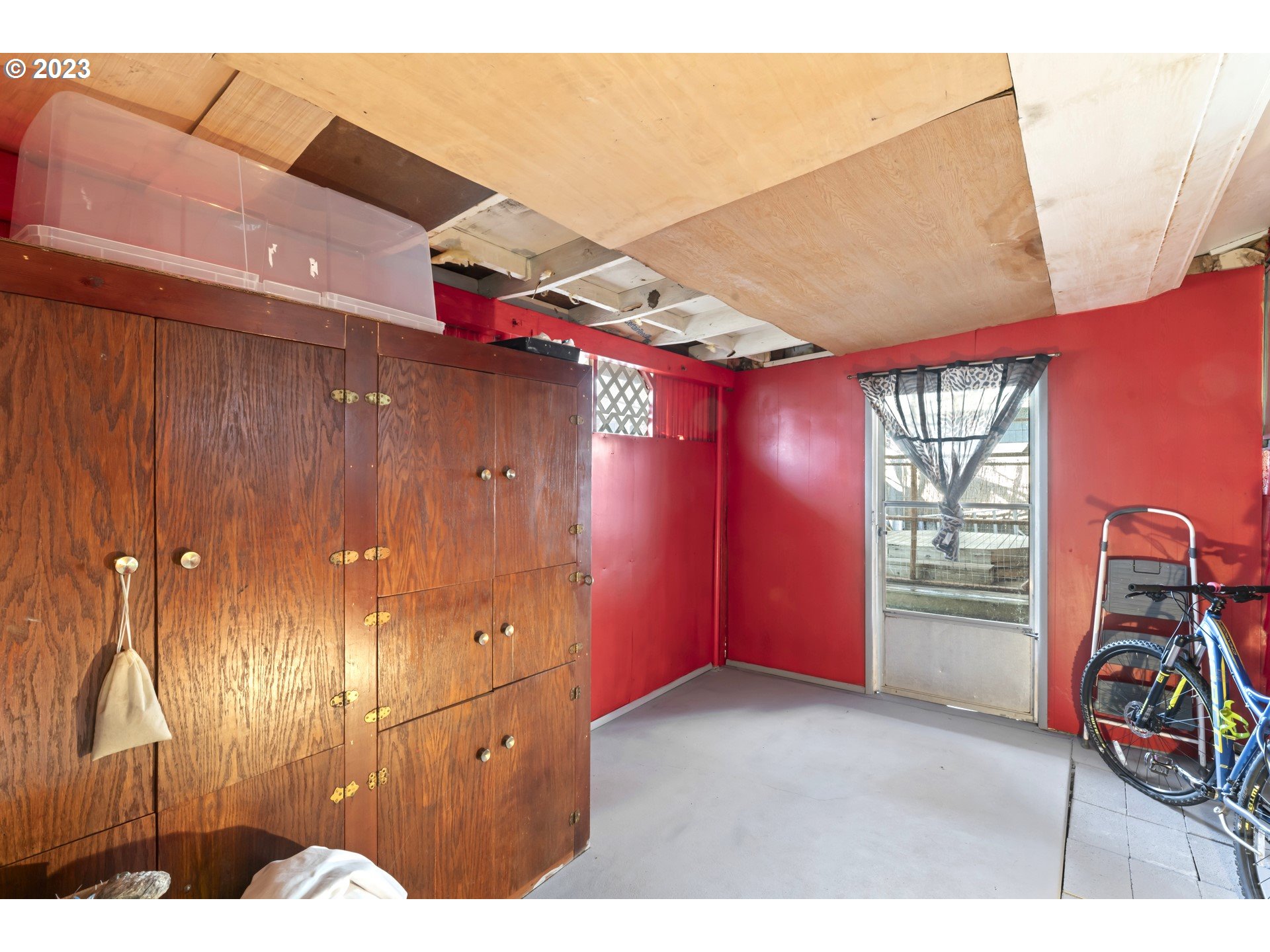 855 D Street Springfield, OR 97477 - Photo 12 of 18 a very nice looking room with a large window