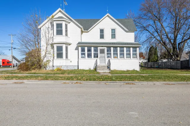 $145,000 | 124 Ellington Street, West Concord, MN 55985