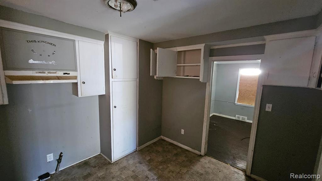 18975 Huntington Road Detroit, MI 48219 - Photo 20 of 27