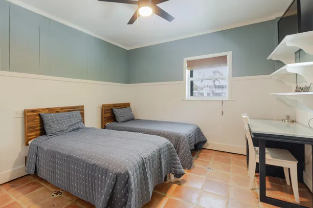 a view of entryway with a rug