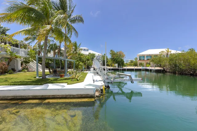 $1,698,000 | 17176 Bonita Lane West, Sugarloaf, FL 33042