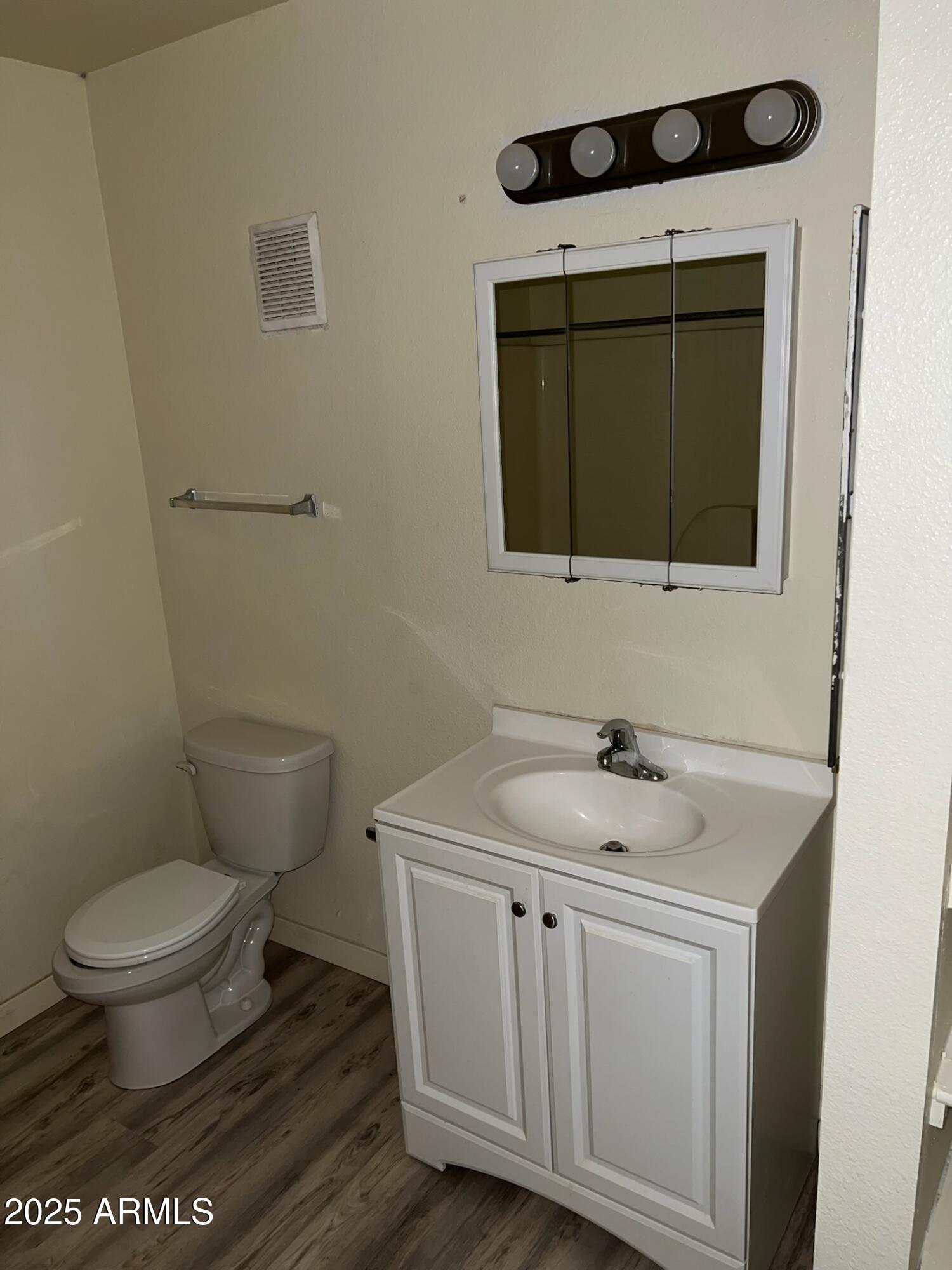 623 North Main Street, Unit 102 Coolidge, AZ 85128 - Photo 5 of 7 bathroom