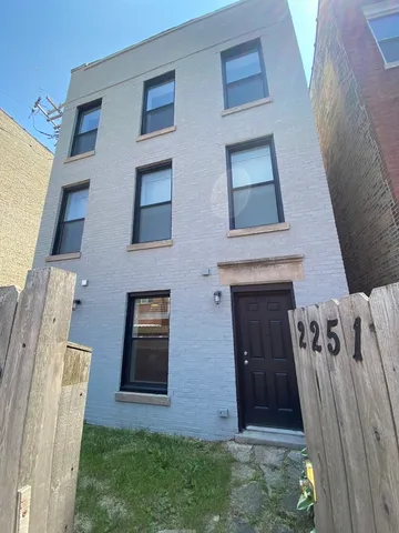 $2,450 | 2251 West Fullerton Avenue, Unit 1, Chicago, IL 60647