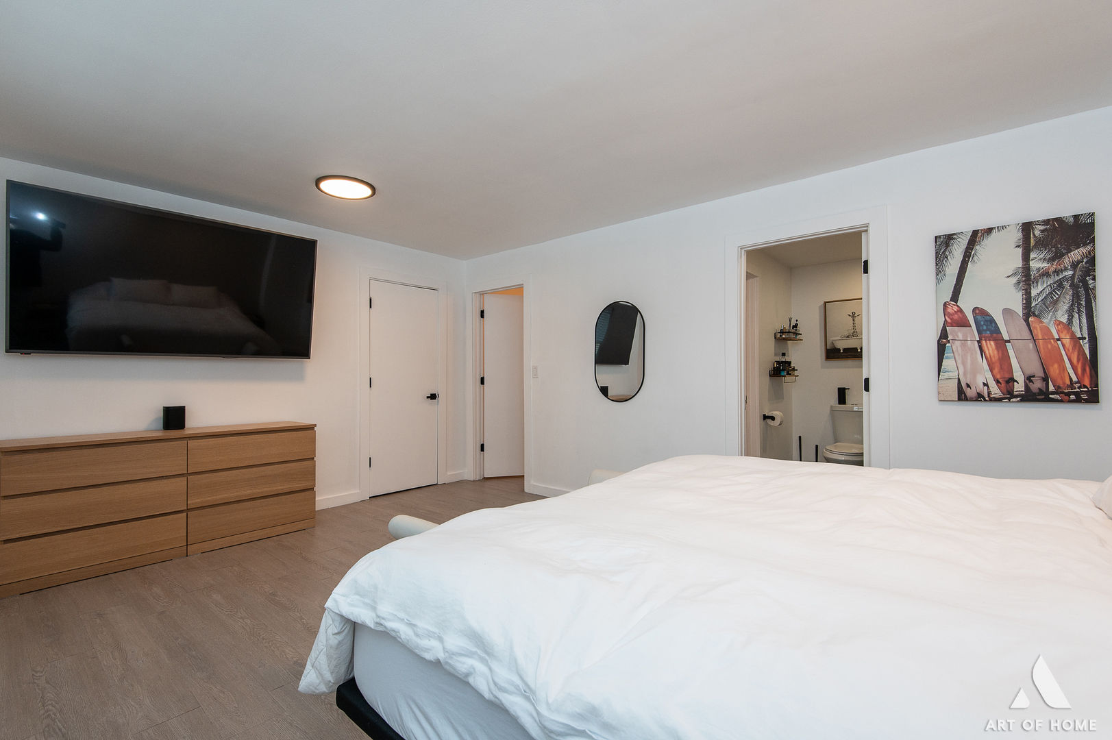 2909 North Sheridan Road, Unit 407 Chicago, IL 60657 - Photo 16 of 20 a bedroom with a bed and a flat screen tv