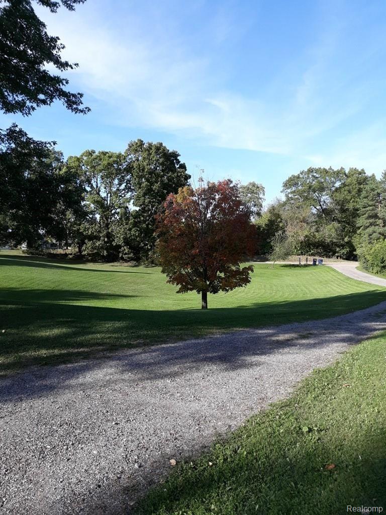 8350 Allen Road Fenton, MI 48430 - Photo 5 of 12 20191006_163601.jpg