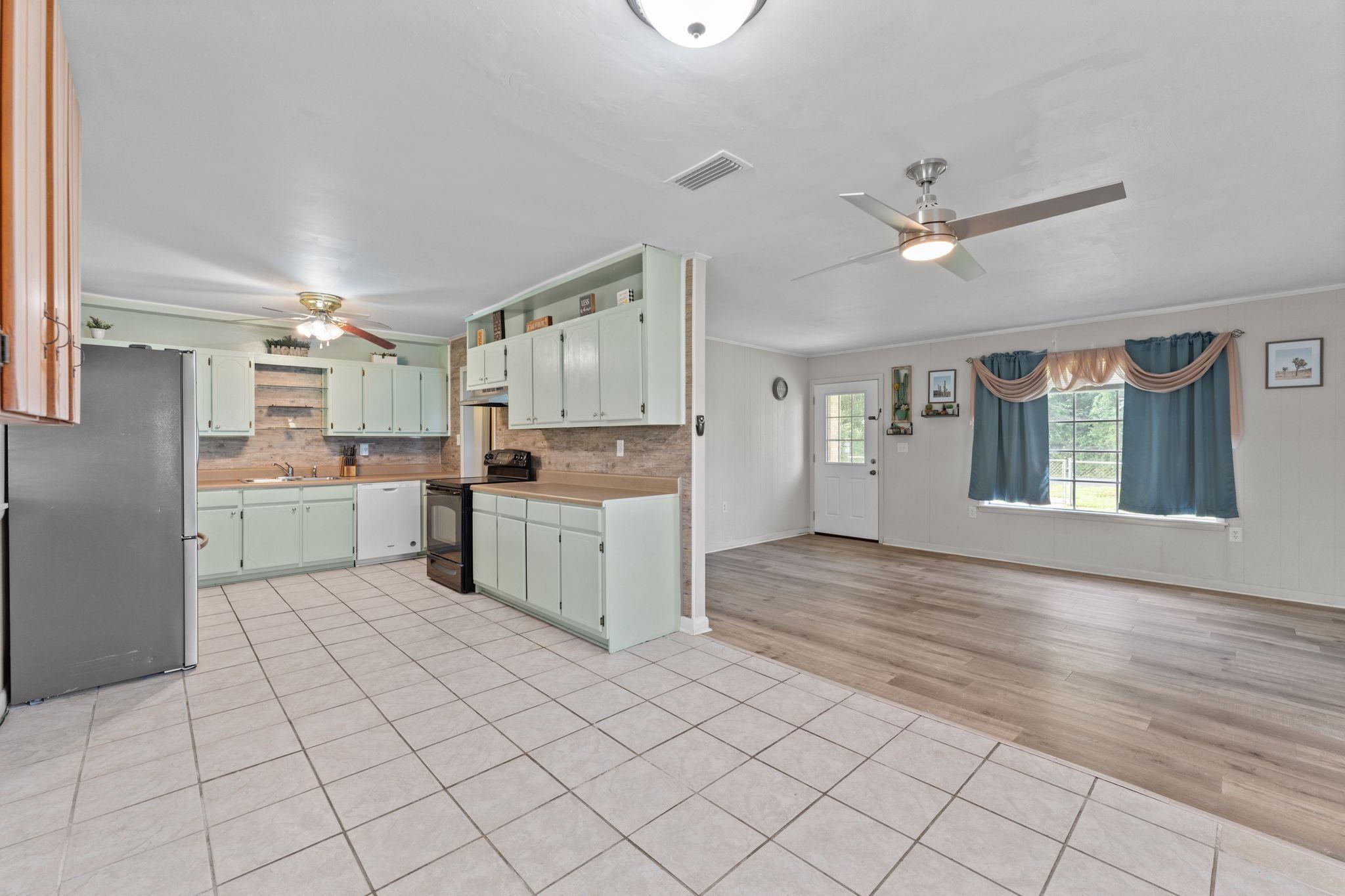 306 West Banyan Street Bay Minette, AL 36507 - Photo 13 of 34 Kitchen