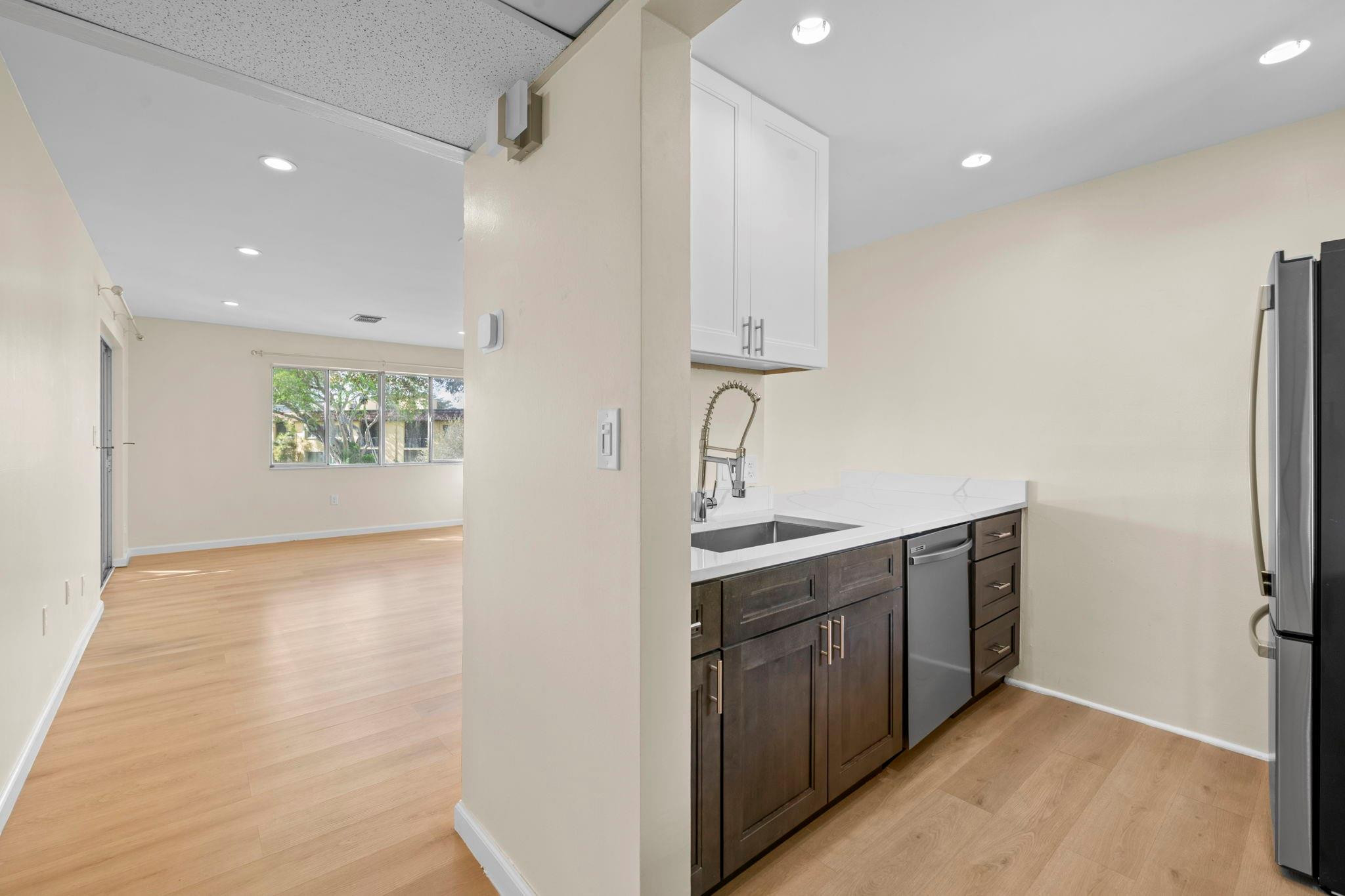 830 Southwest 9th St Circle, Unit 204 Boca Raton, FL 33486 - Photo 5 of 21 Photo 3